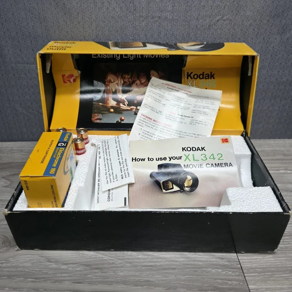 VINTAGE Kodak XL342 Movie Camera CAT 110 1856 UNTESTED Beautiful Collection Add